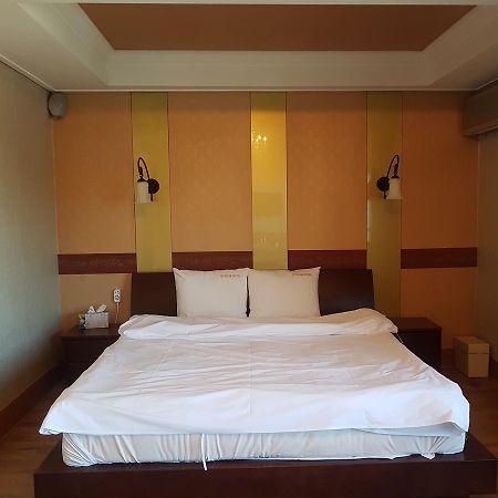 Zenith Hotel โพเรียง ภายนอก รูปภาพ
